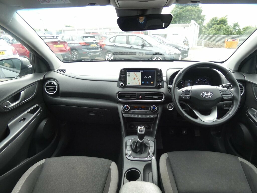 Hyundai Kona Kona Premium Se White #21