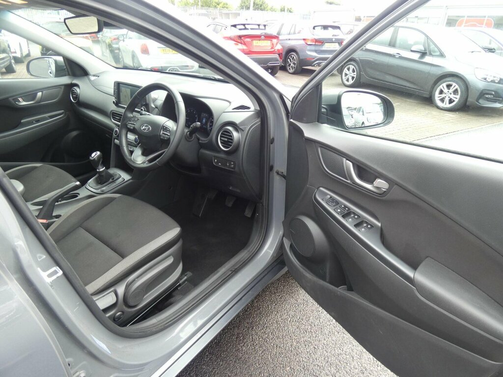 Hyundai Kona Kona Premium Se White #24