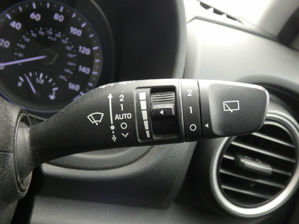 Hyundai Kona Kona Premium Se White #37