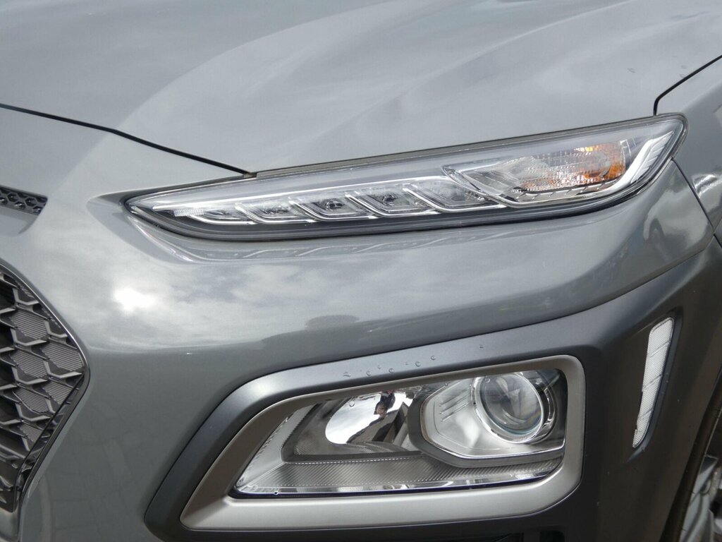 Hyundai Kona Kona Premium Se White #10