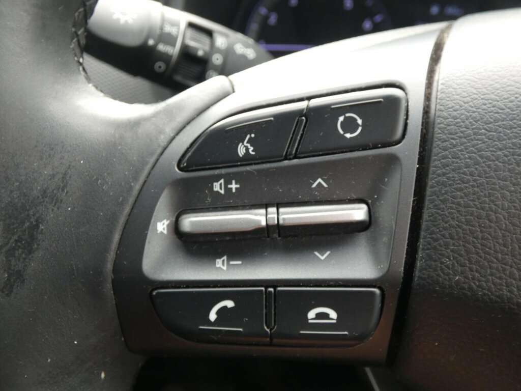 Hyundai Kona Kona Premium Se White #34