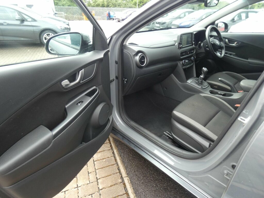 Hyundai Kona Kona Premium Se White #15