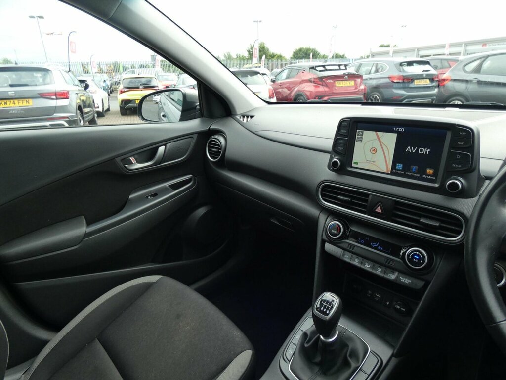 Hyundai Kona Kona Premium Se White #26