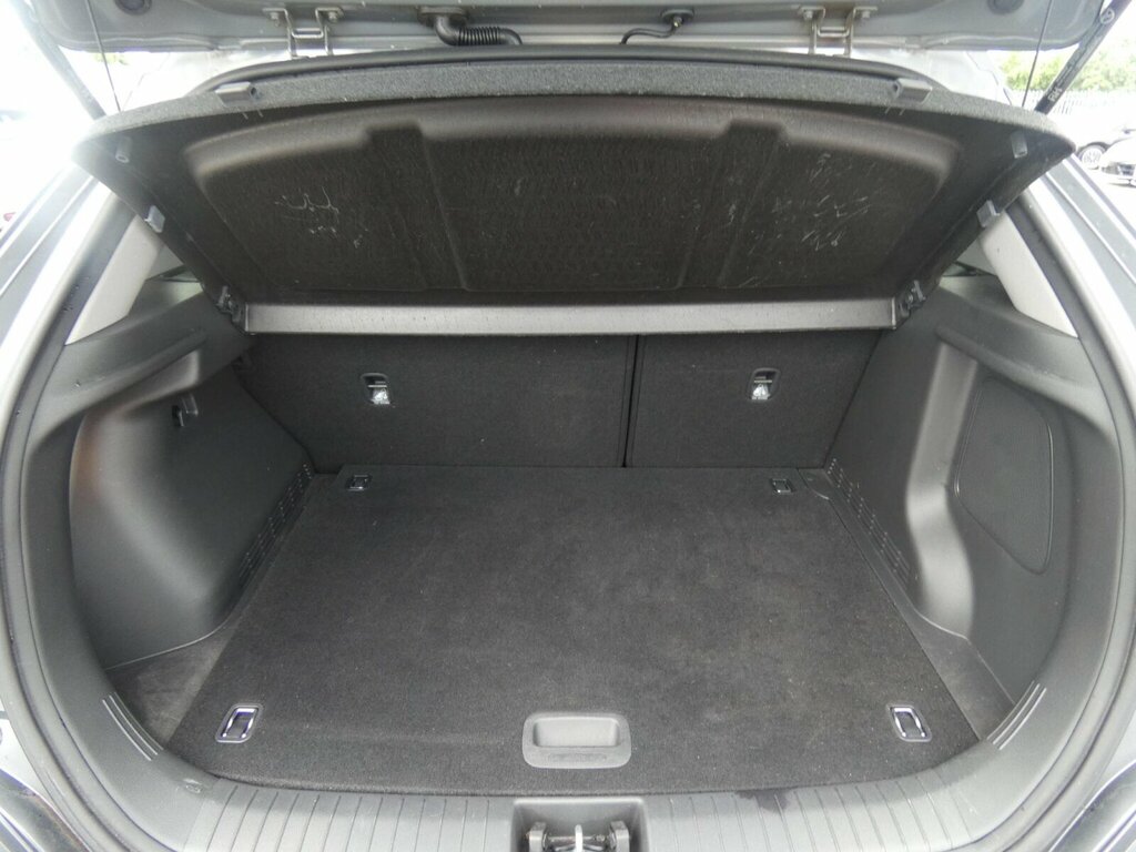 Hyundai Kona Kona Premium Se White #22