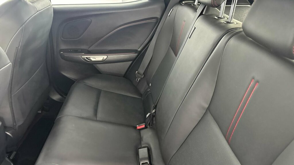 Lexus LBX 1.5 Vvt-ie Takumi Design Suv Hybrid E-c Red #22