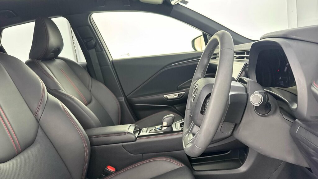 Lexus LBX 1.5 Vvt-ie Takumi Design Suv Hybrid E-c Red #19