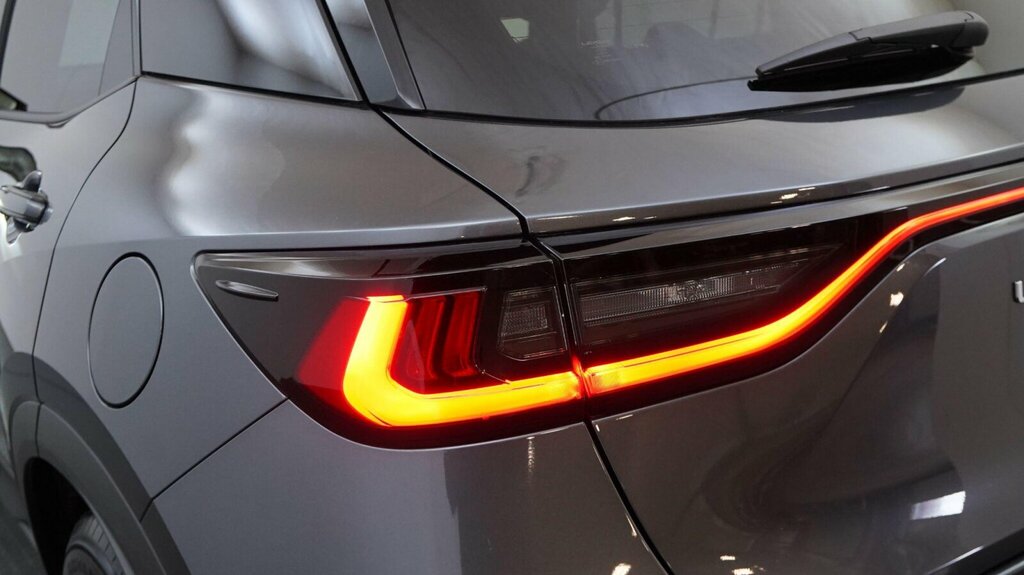 Lexus LBX 1.5 Vvt-ie Takumi Design Suv Hybrid E-c Red #58