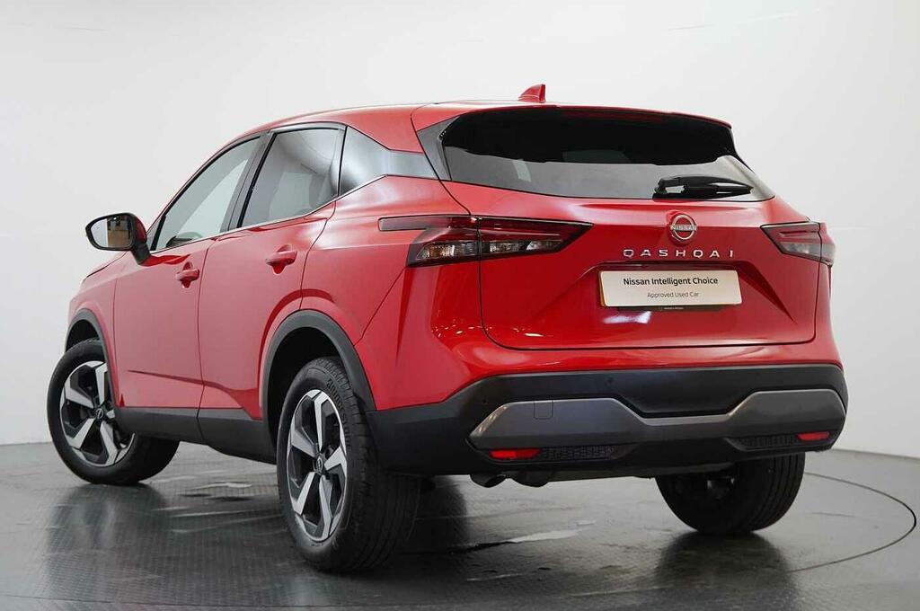 Nissan Qashqai 1.3 Dig-t Mh 140 N-connecta With Sat Nav And 360 V DS23XEB Red #3
