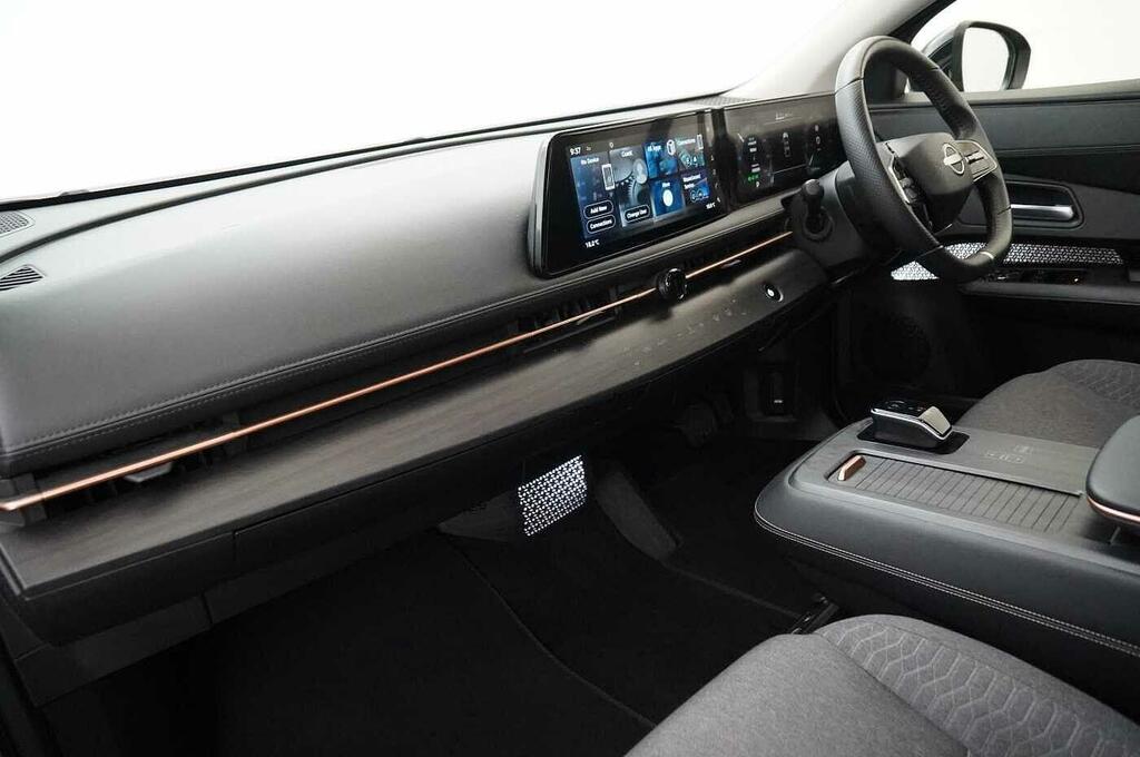 Nissan Ariya 63Kw 215Hp Engage With Sat Nav And Rear Vie Green #2