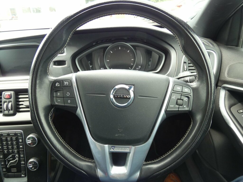 Volvo V40 T2 R-design Rear Park Assist, 17 Ixion A Red #25