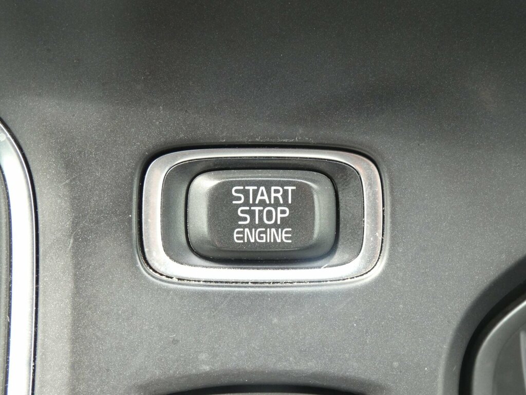 Volvo V40 T2 R-design Rear Park Assist, 17 Ixion A Red #30