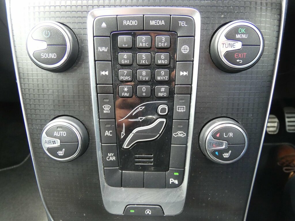Volvo V40 T2 R-design Rear Park Assist, 17 Ixion A Red #32