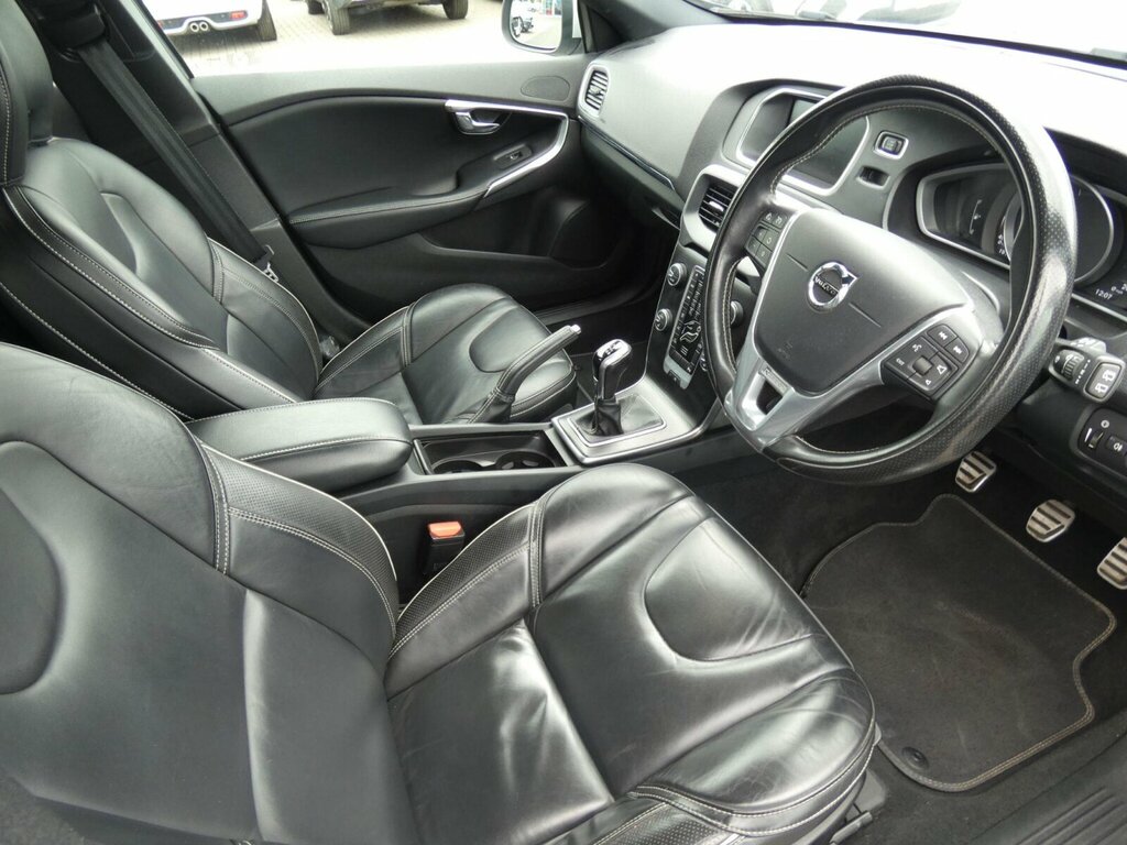 Volvo V40 T2 R-design Rear Park Assist, 17 Ixion A Red #10