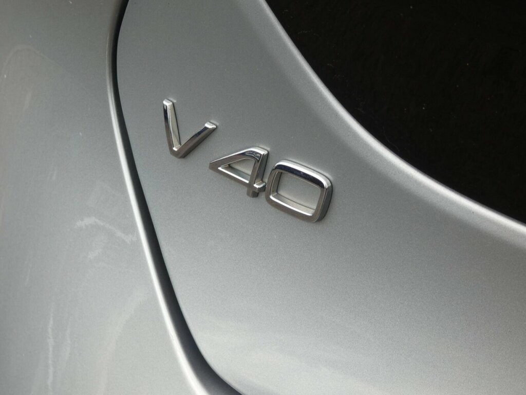 Volvo V40 T2 R-design Rear Park Assist, 17 Ixion A Red #19