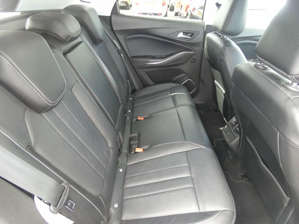 Vauxhall Grandland X 1.5 Turbo D Se #18