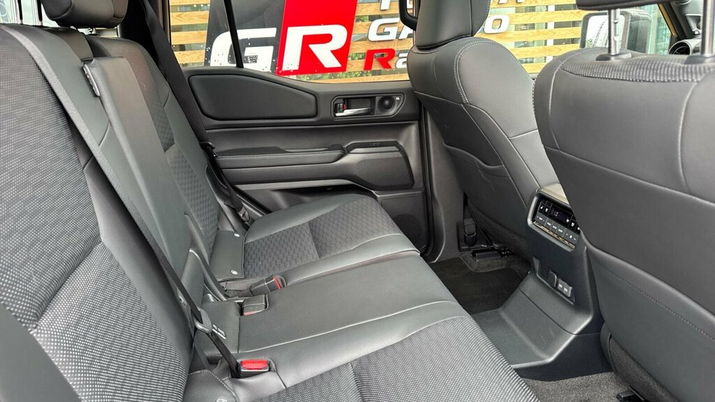 Toyota Land Cruiser Suv White #9