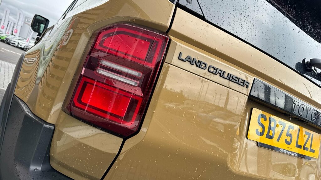 Toyota Land Cruiser Suv White #41