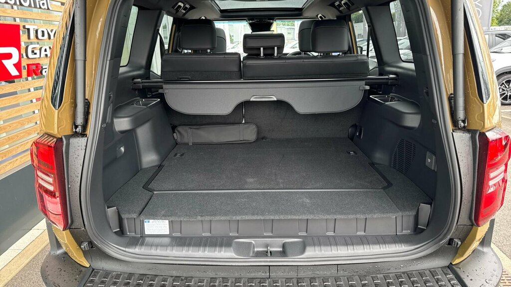Toyota Land Cruiser Suv White #14