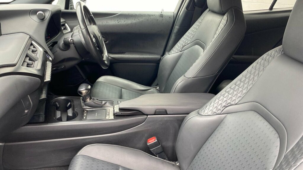 Lexus UX 2.0 250H Premium Sport Edition Suv Hybr Silver #6
