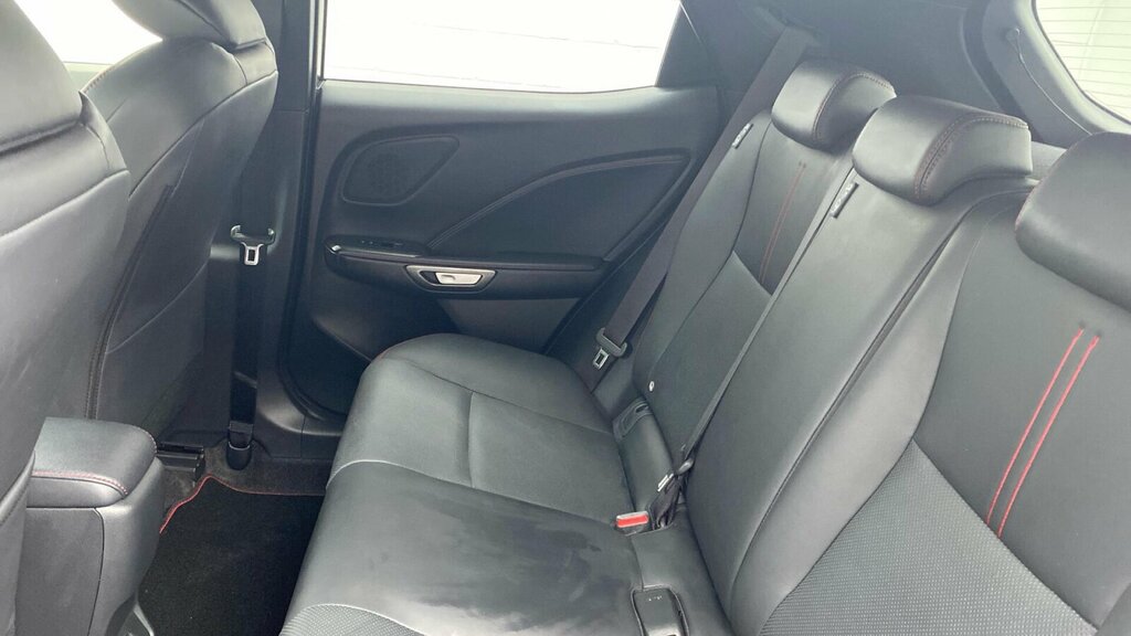 Lexus LBX 1.5 Vvt Ie Takumi Suv Hybrid E Cvt Red #16