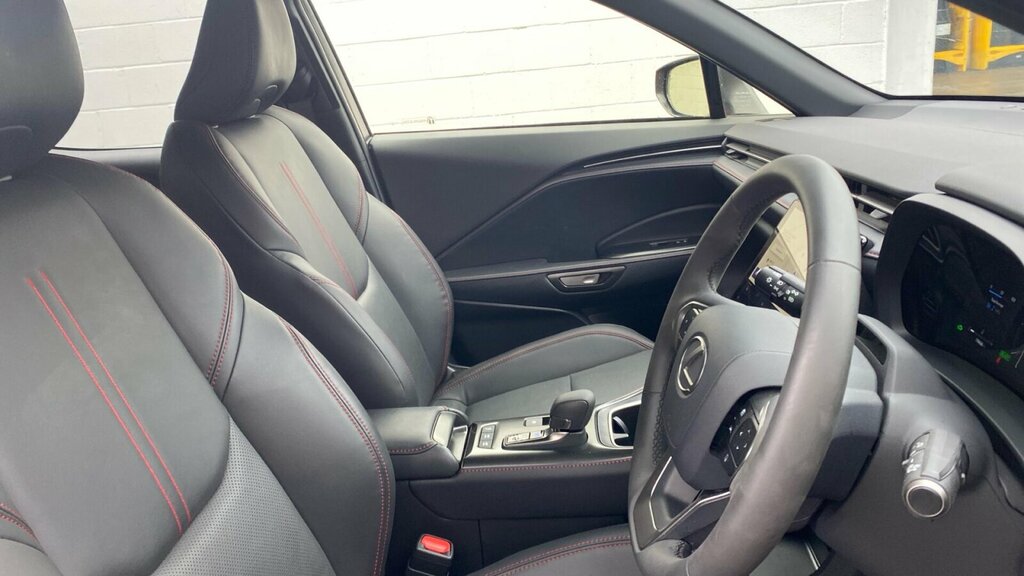 Lexus LBX 1.5 Vvt Ie Takumi Suv Hybrid E Cvt Red #13
