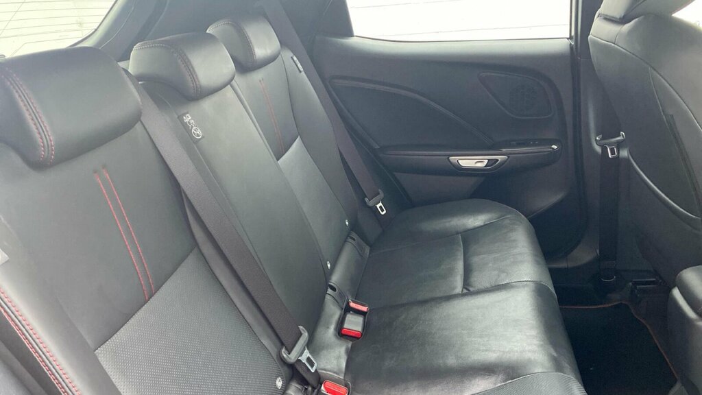 Lexus LBX 1.5 Vvt Ie Takumi Suv Hybrid E Cvt Red #9