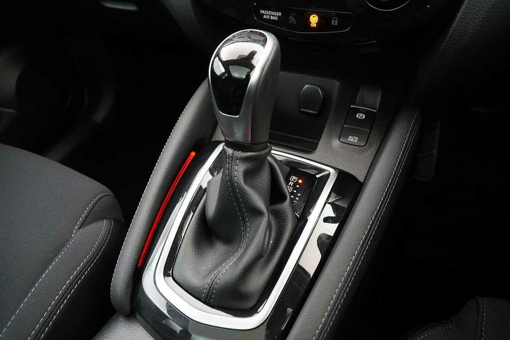 Nissan Qashqai 1.3 Dig-t N-connecta Black #24