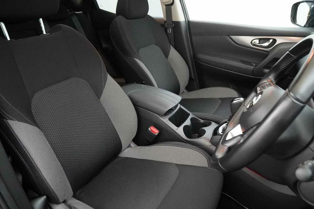 Nissan Qashqai 1.3 Dig-t N-connecta Black #16