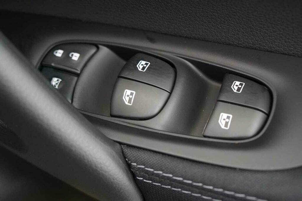 Nissan Qashqai 1.3 Dig-t N-connecta Black #31