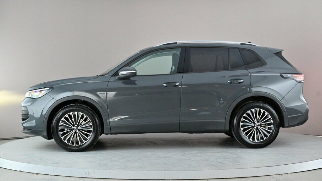 Volkswagen Tiguan 1.5 Etsi 150 Match Dsg Black #4