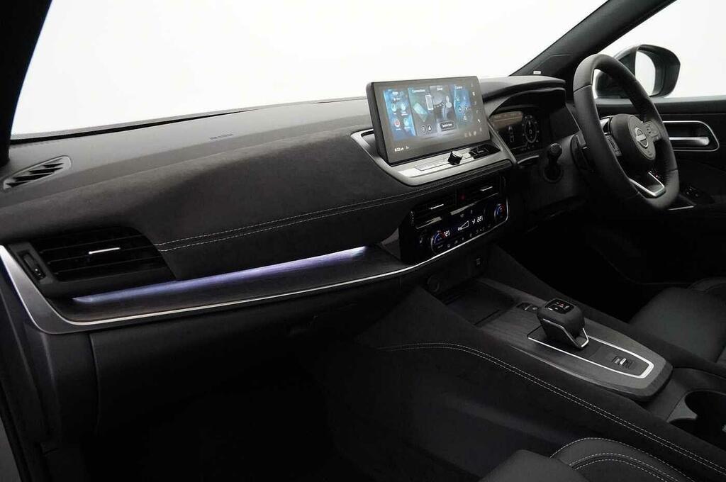 Nissan Qashqai 1.3 Dig-t Mh 158 Tekna With Bose Audio Gla SL26VDC Blue #2