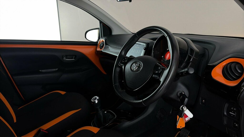 Toyota Aygo 1.0 Vvt-i X-play Tss White #9