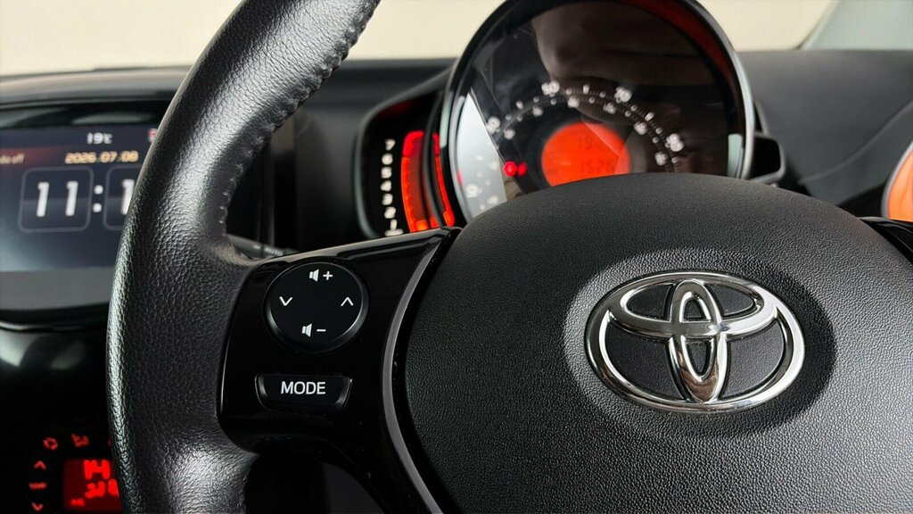 Toyota Aygo 1.0 Vvt-i X-play Tss White #11
