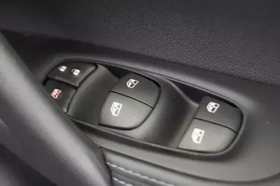 Nissan Qashqai 1.5L N-connecta Dci 108 Bhp Grey #36