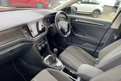 Volkswagen T-Roc Se 1.5 Tsi 150Ps Evo 6-Speed Black #2