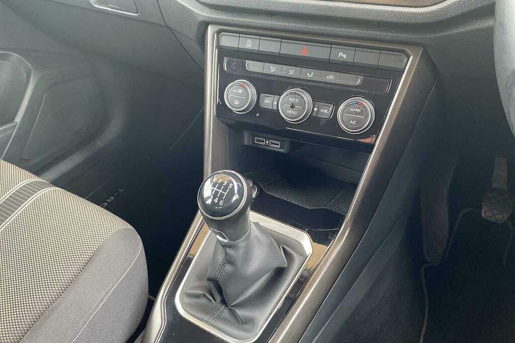 Volkswagen T-Roc 2019 Volkswagen T-roc 1.0 Design Tsi Yellow #34