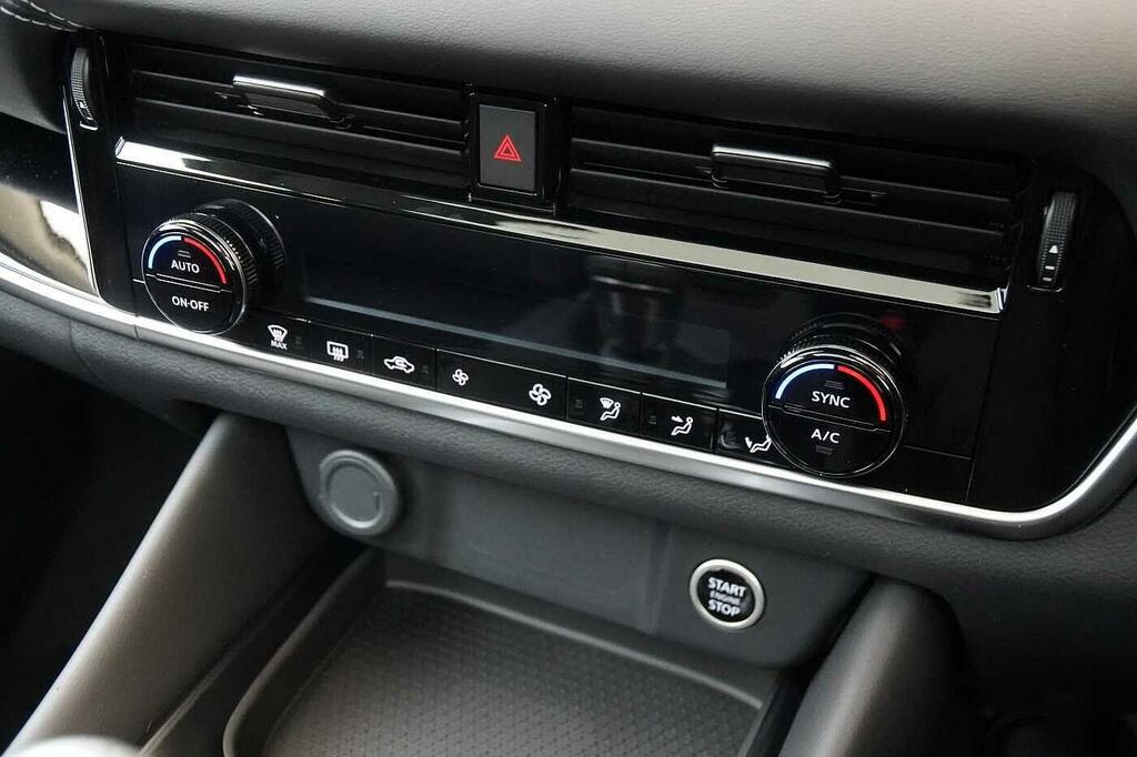 Nissan Qashqai 1.3 Dig-t Mh 158 N-connecta Xtronic Blue #26