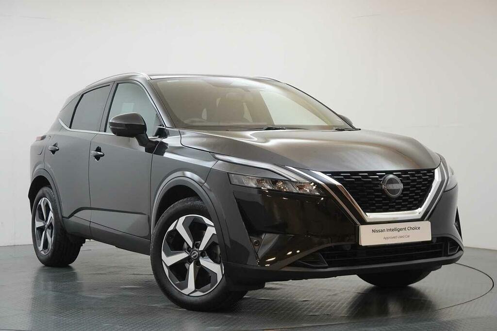 Nissan Qashqai 1.3 Dig-t Mh 140 N-connecta With Glass Roof Sat Black