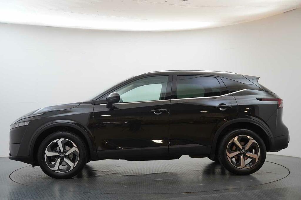 Nissan Qashqai 1.3 Dig-t Mh 140 N-connecta With Glass Roof Sat PF23VEM Black #5