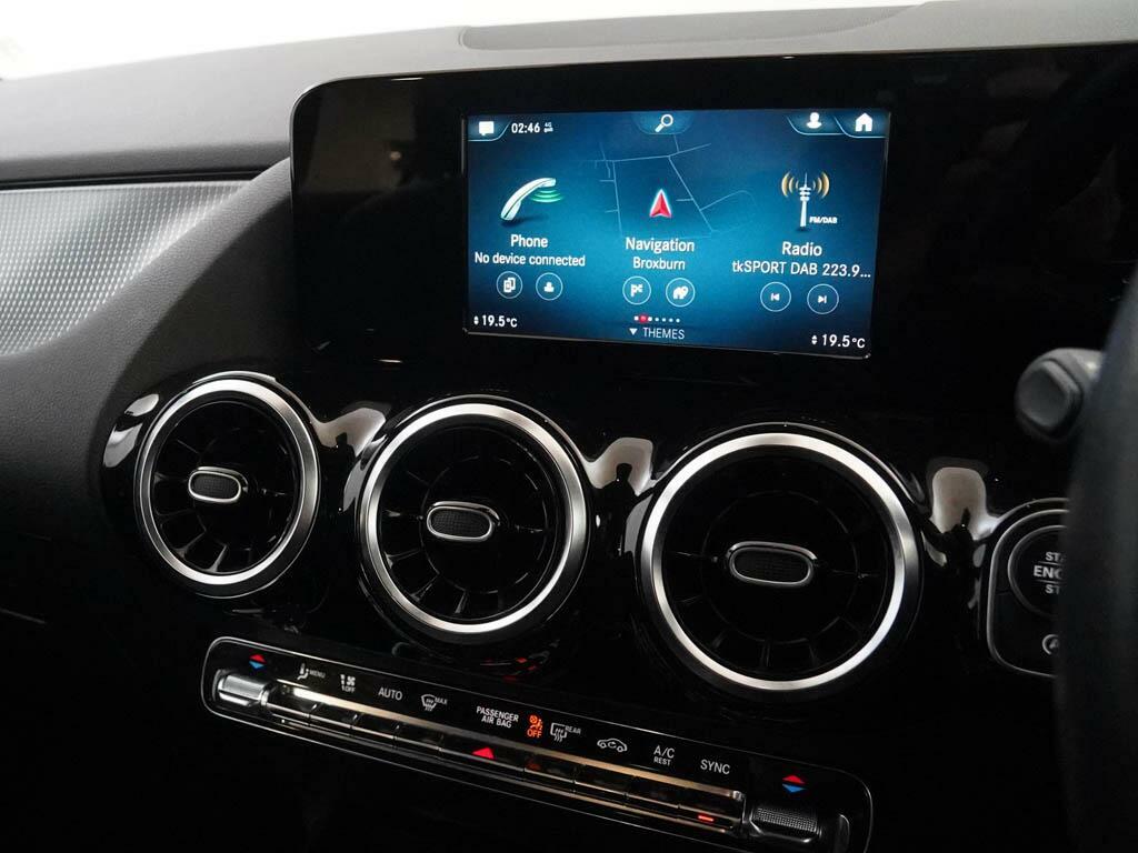 Mercedes-Benz GLA Class 180 Amg Line Edition Suv 7G-dct Euro 6 Black #24