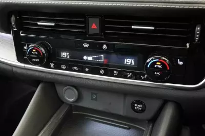 Nissan Qashqai 1.3 Dig-t Mh 158 N-connecta Xtronic Silver #31