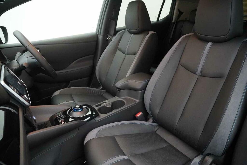 Nissan Leaf 110Kw Tekna 39Kwh Contrast Roof Grey #16