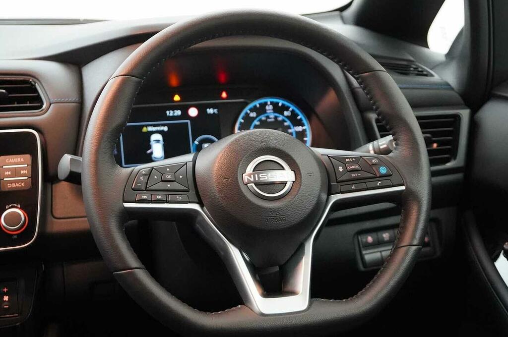 Nissan Leaf 110Kw Tekna 39Kwh Contrast Roof Grey #32