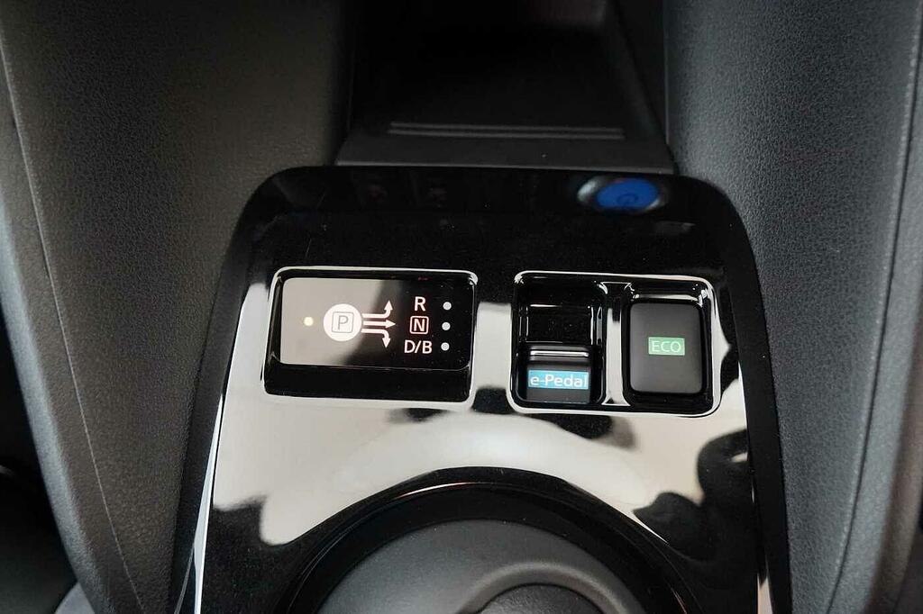 Nissan Leaf 110Kw Tekna 39Kwh Contrast Roof Grey #31