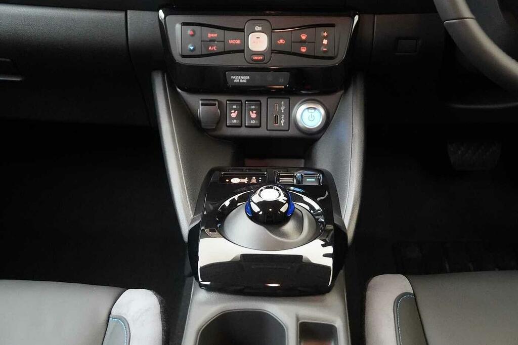 Nissan Leaf 110Kw Tekna 39Kwh Contrast Roof Grey #27