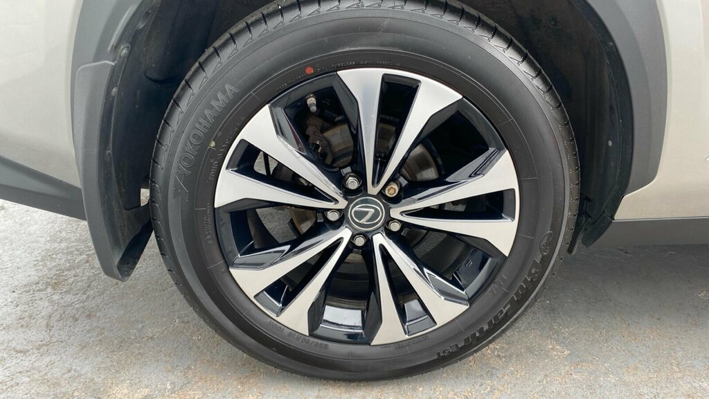 Lexus NX 300H 2.5 Takumi Cvt Pan Roof Silver #24