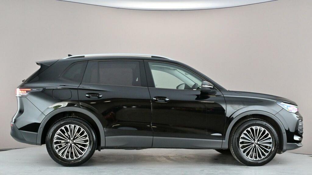 Volkswagen Tiguan 1.5 Etsi 150 Match Dsg Black #4