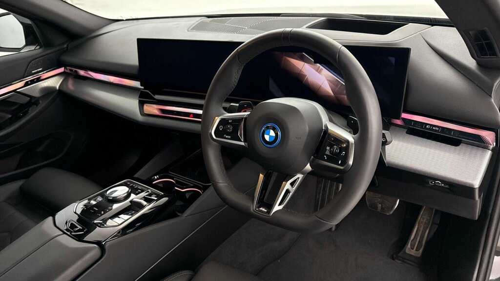 BMW 5 Series 2.0 530E 22.1Kwh M Sport Touring Plug-i Black #6