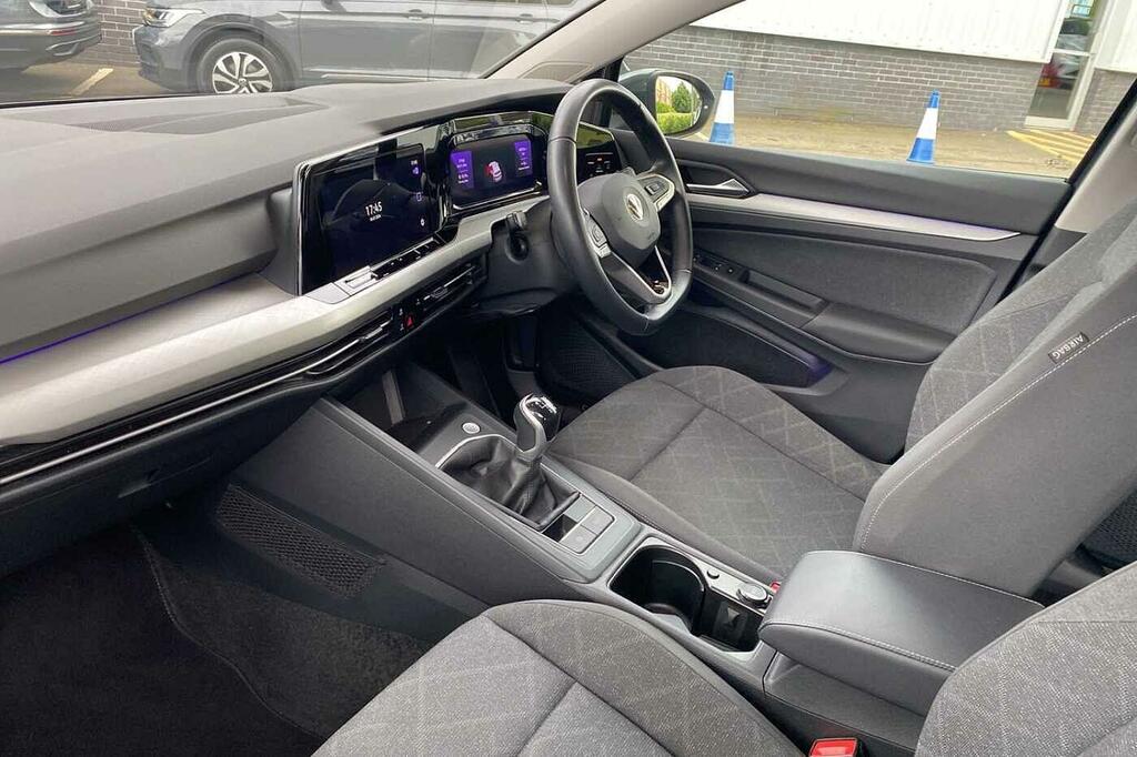 Volkswagen Golf 8 Life 1.5 Tsi 150Ps 6-Speed Black #2