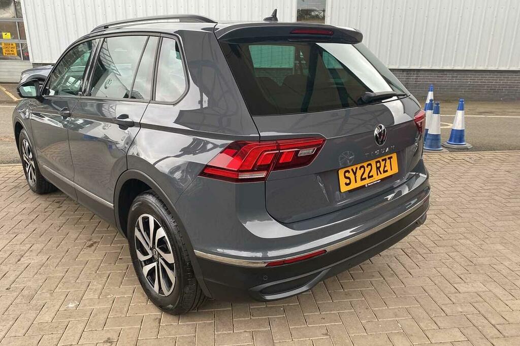 Volkswagen Tiguan 1.5 Tsi 150 Active Dsg Grey #3